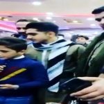 فیلم آواز محلی؛ پسربچه با صدای ملکوتی چنان کردی خوند همه بزرگان مجلس با افتخار نگاهش میکنن