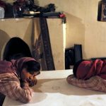 عکس سفر در زمان /  «سارا و نیکا» مشغول خواب در پشت صحنه سریال پایتخت؛ سال 96