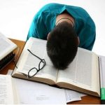 چند راهکار برای مواجهه با دانش‌آموزانی که نسبت به انجام تکالیف مدرسه‌ سهل‌انگاری می‌کنند