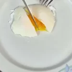 ساده ترین روش پخت تخم مرغ پوچد برای صبحانه + فیلم